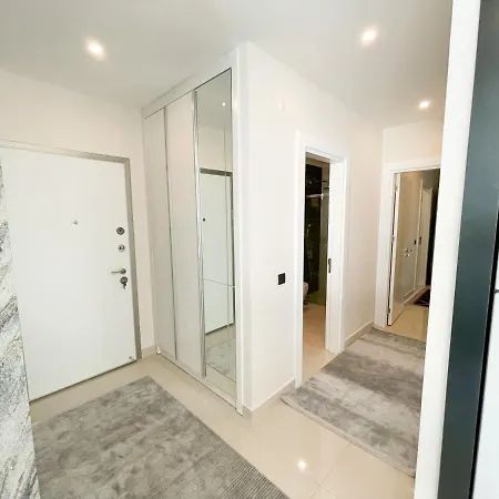 Near The Sea In Konak Terrace Apartment *